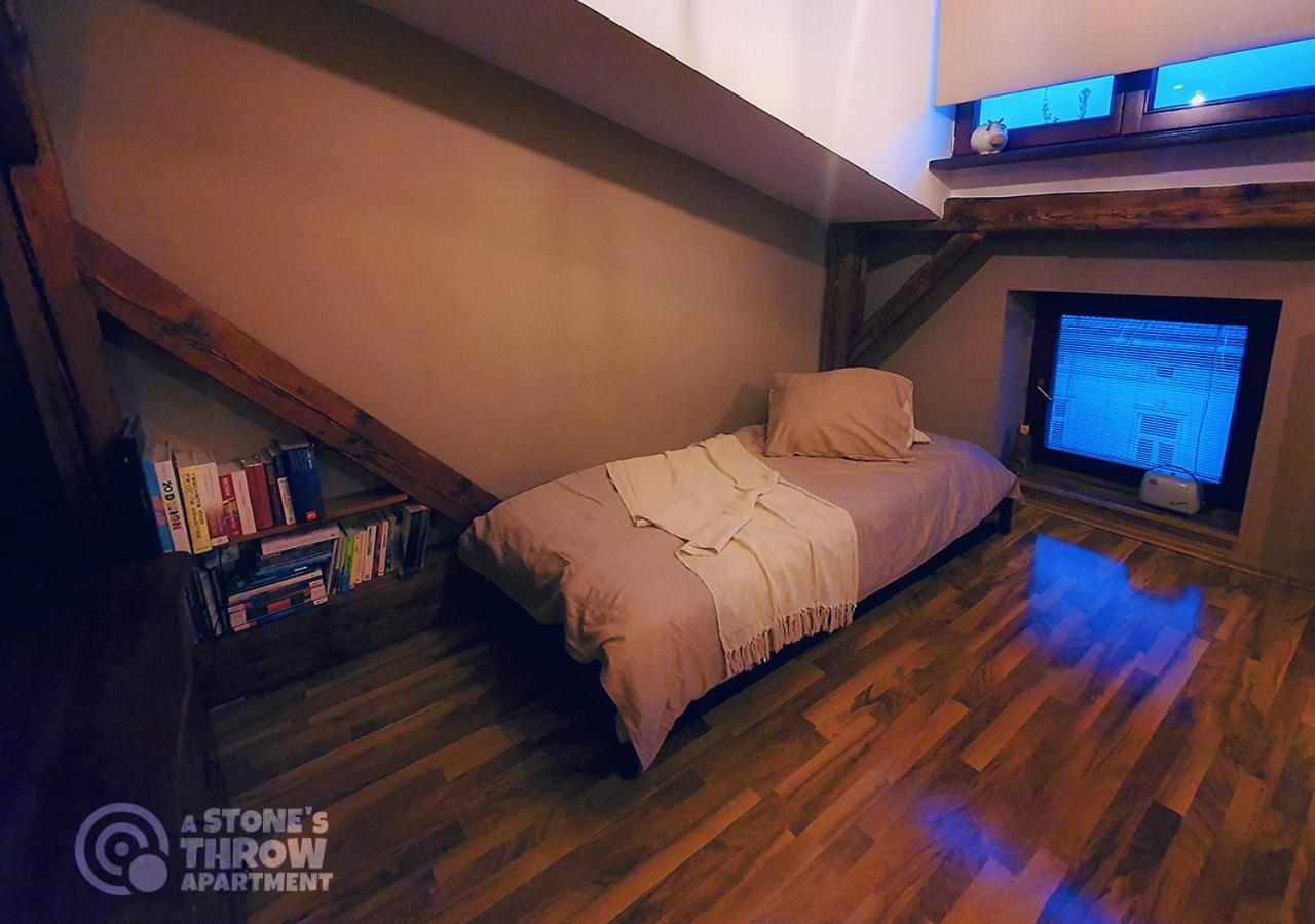 A Stone'S Throw Apartment Kraków Zewnętrze zdjęcie